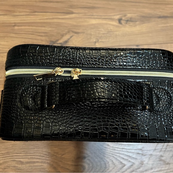 Travel Makeup Bag with Mirror - Picture 2 of 8